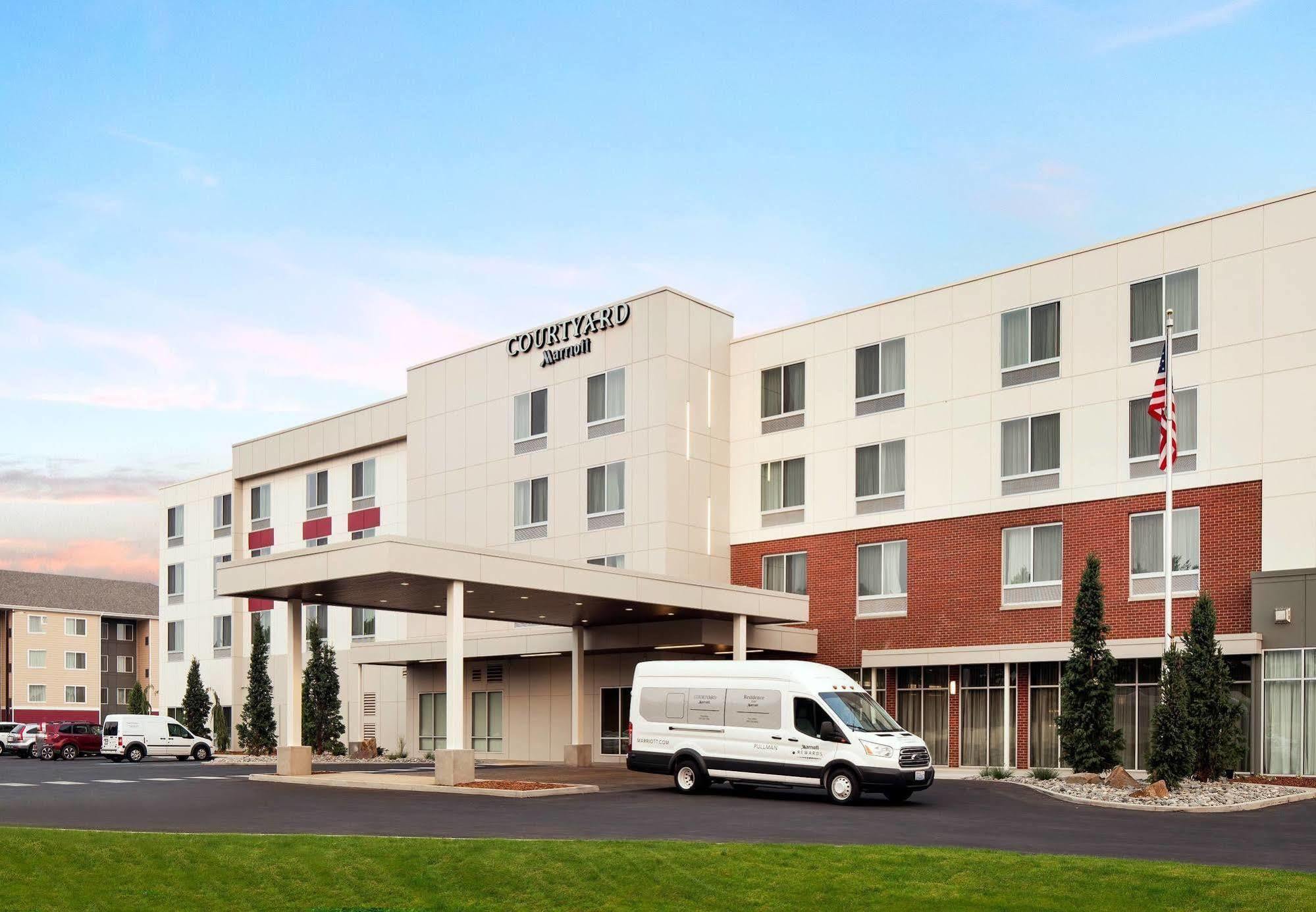 Hotel Courtyard By Marriott Pullman Esterno foto